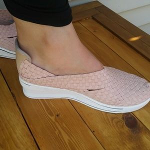 Bernie Mev Closed Toe Wedge in Blush, Size 7.5 US